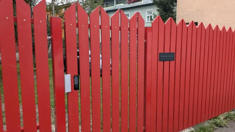 Wooden fence construction in Tallinn