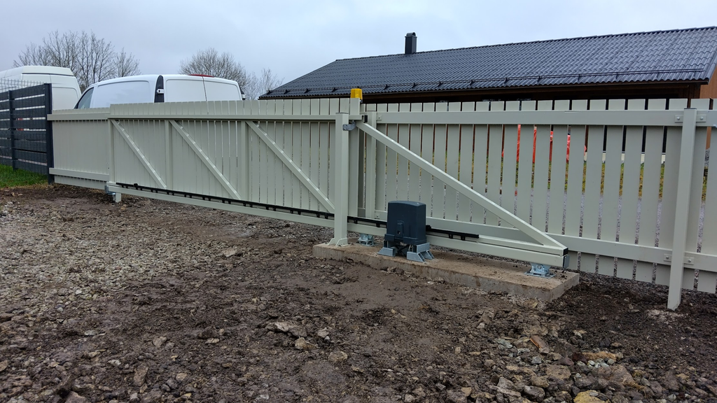 liugväravaga aia ehitus