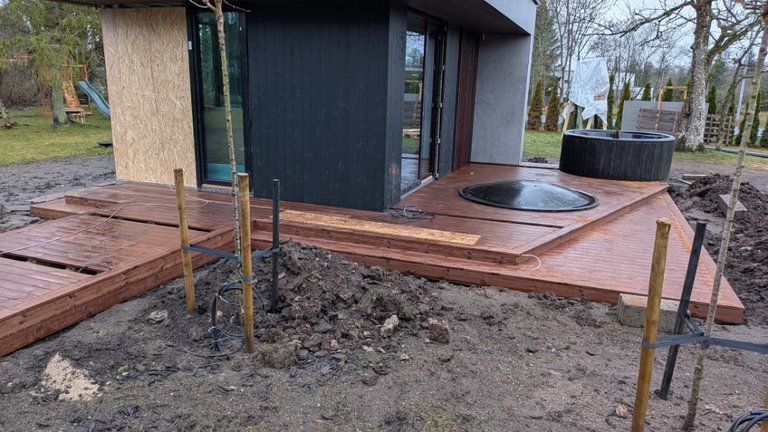 Timber terrace construction in December 2025 – decks can be built in winter too