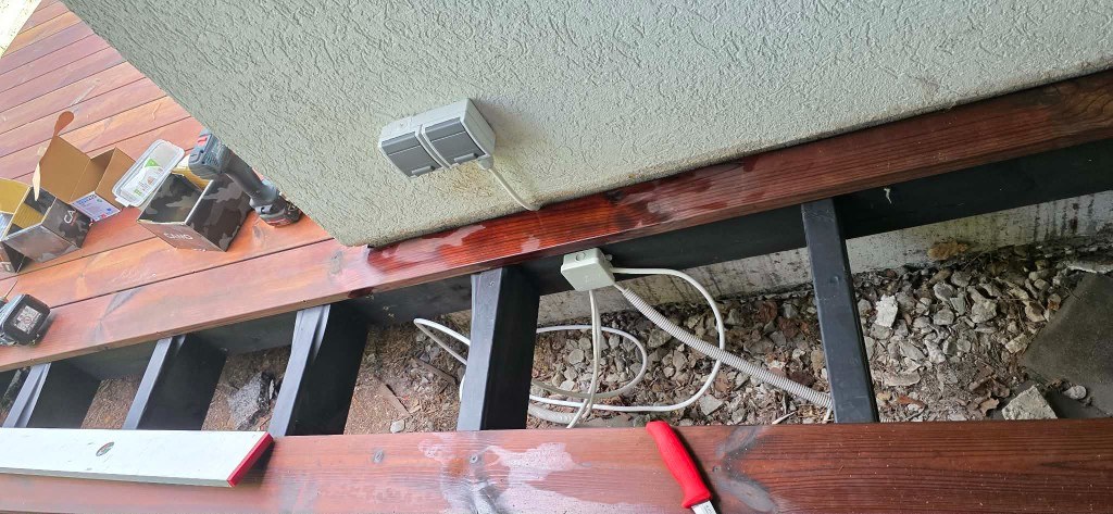Installing heat-oiled decking with a hidden fastening system