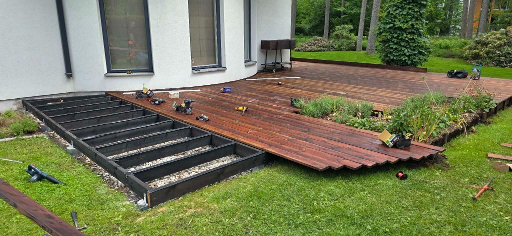 Heat-oiled boards partly installed: finished surface and open frame
